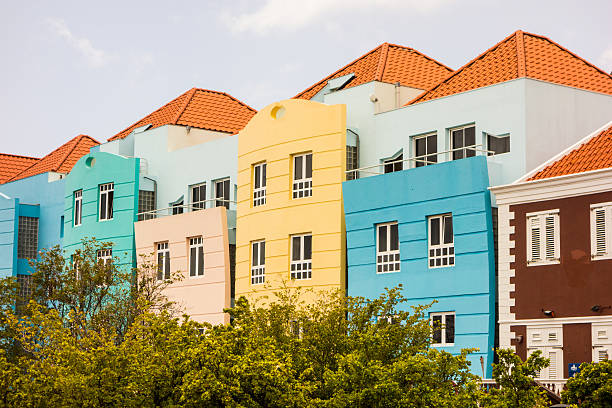os edifícios coloridos em willemstad, curaçao - otrobanda - fotografias e filmes do acervo