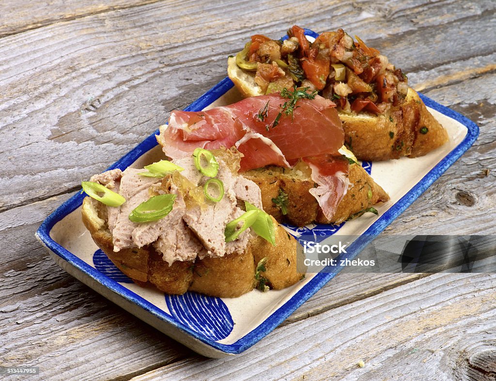 Tapas Bruschetta - Foto de stock de Ajo libre de derechos