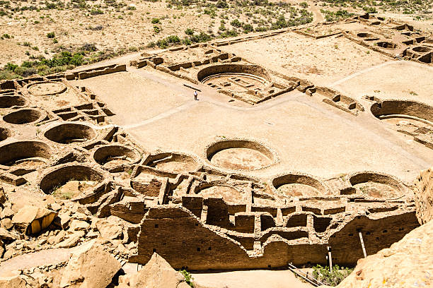 Aerial View of Pueblo Bonito Pueblo Boniyo is the largest Great House built by Chacoans as a gathering place for visitors from throuhgout the region. hopi culture photos stock pictures, royalty-free photos & images