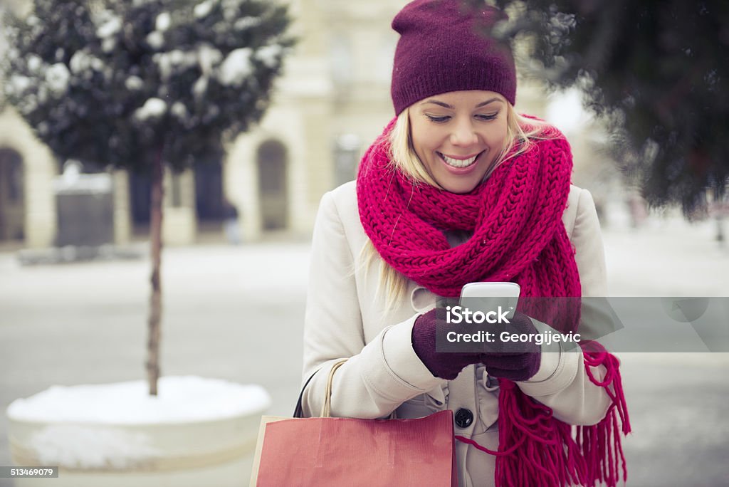 Frau SMS-Nachricht - Lizenzfrei Aufregung Stock-Foto