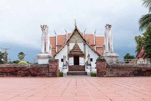 wat phumin-nan, öffentlichen tempel von thailand - wat phumin stock-fotos und bilder