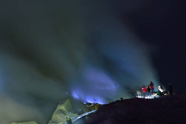 istock tourist looking at Ijen Blue Fire 513482094