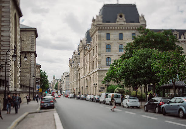 istock Streets of Paris 513493398