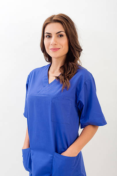medical pessoa: enfermeira ou médico jovem retrato, isolado a branco - beautiful blue sport vertical imagens e fotografias de stock