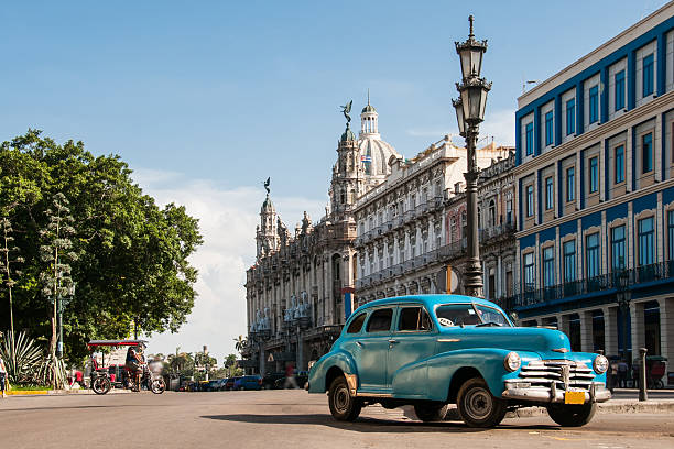 istock Old car in the square 513547468