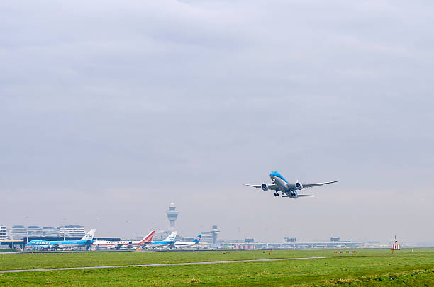 보잉 787-9 dreamliner/klm 날아오름 at 스히폴. - boeing 787 air vehicle travel business travel 뉴스 사진 이미지