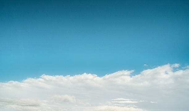 céu azul e nuvens - cludy sky - fotografias e filmes do acervo