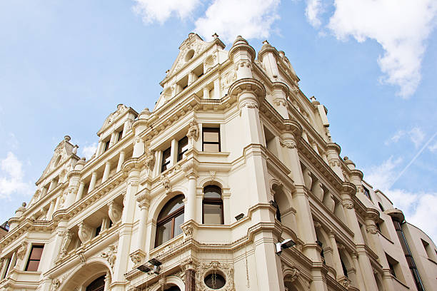 istock Neoclassical Old English Stonework Facade, Piccadilly Circus, London 513580878