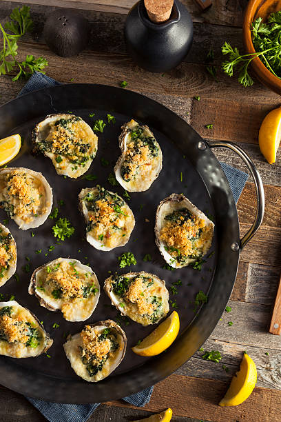 istock Homemade Creamy Oysters Rockefeller 513585064