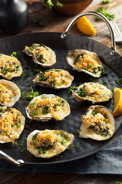 istock Homemade Creamy Oysters Rockefeller 513585104