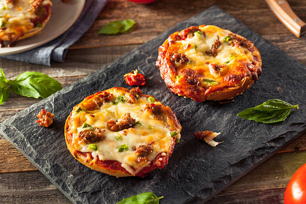 istock Sausage and Pepper Pizza Bagels 513585946
