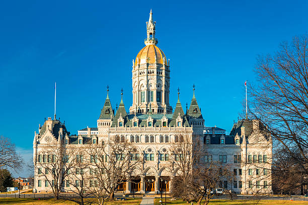 Connecticut State Capitol Connecticut State Capitol on a sunny afternoon. The building houses the State Senate, the House of Representatives and the office of the Governor american hartford gold review today stock pictures, royalty-free photos & images