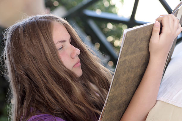 istock Girl reads menu 513599560