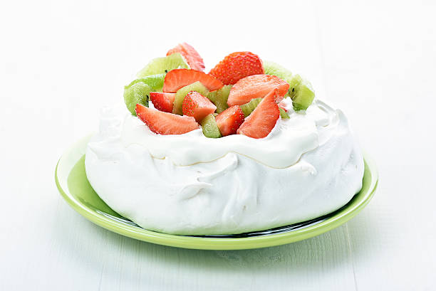 istock Meringue cake with strawberry 513601620