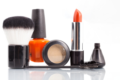 Makeup set: Nail polish, Eyeshadow, Lipstick, Kabuki brush,Liquid eye liner,Mascara wand.