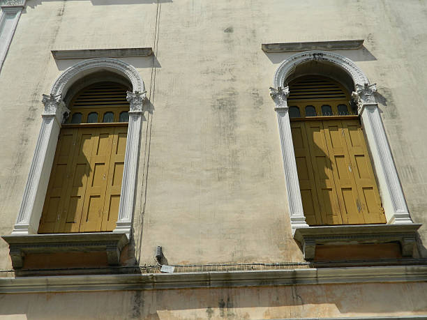 istock Typical windows and walls in Venice 513624274