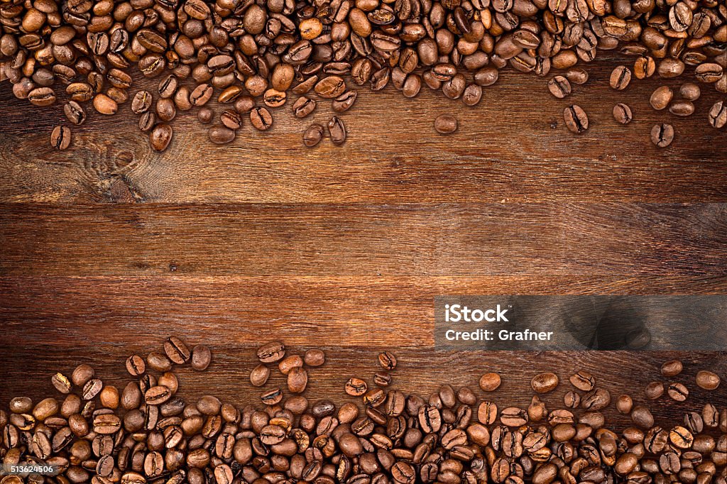 コーヒー豆古いオーク材の背景 - コーヒーのロイヤリティフリーストックフォト