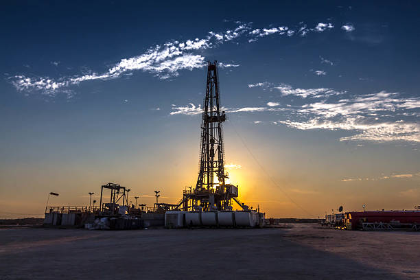 oil rig oil rig in sunset drill end stock pictures, royalty-free photos & images