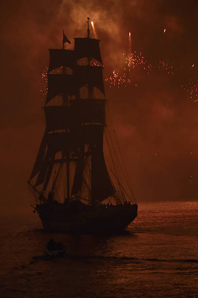 o barco fantasma - laser firework display performance showing imagens e fotografias de stock