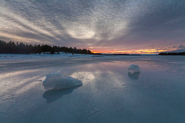 istock Beautiful winter evening on the icy river. 513638400