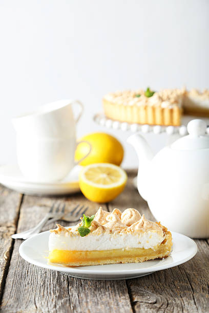 istock Lemon meringue pie on plate on grey wooden background 513640944