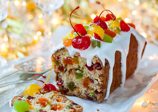 bolo de frutas de natal - fruitcake cake fruit dessert imagens e fotografias de stock