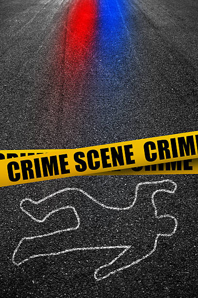 cena do crime - crime scene chalk outline crime murder imagens e fotografias de stock