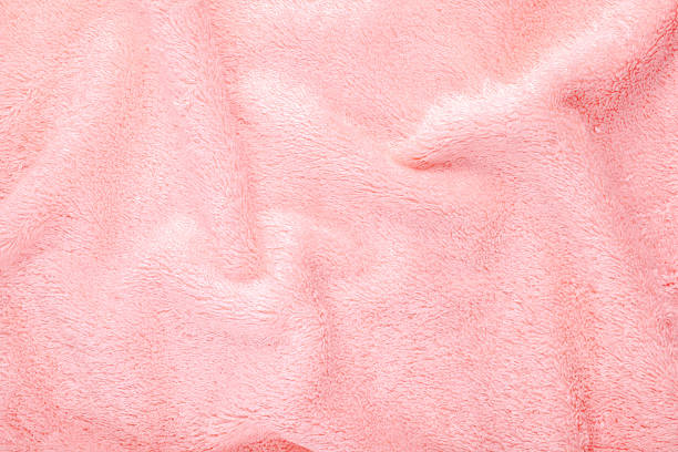 weiche rosa textur von bath handtuch gefaltet als hintergrund. - softness textile pink terry cloth stock-fotos und bilder