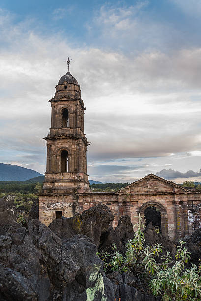 istock Temple ruins in Michoacan 513672164