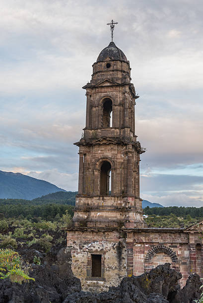 istock Temple ruins in Michoacan 513672370