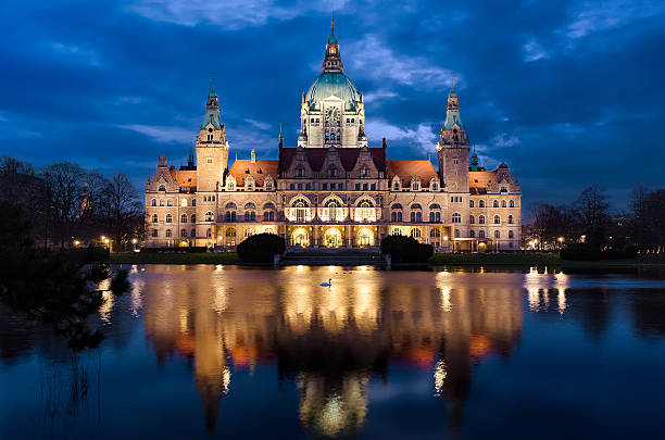 istock Night view of Rathaus in Hannover, Germany 513681838
