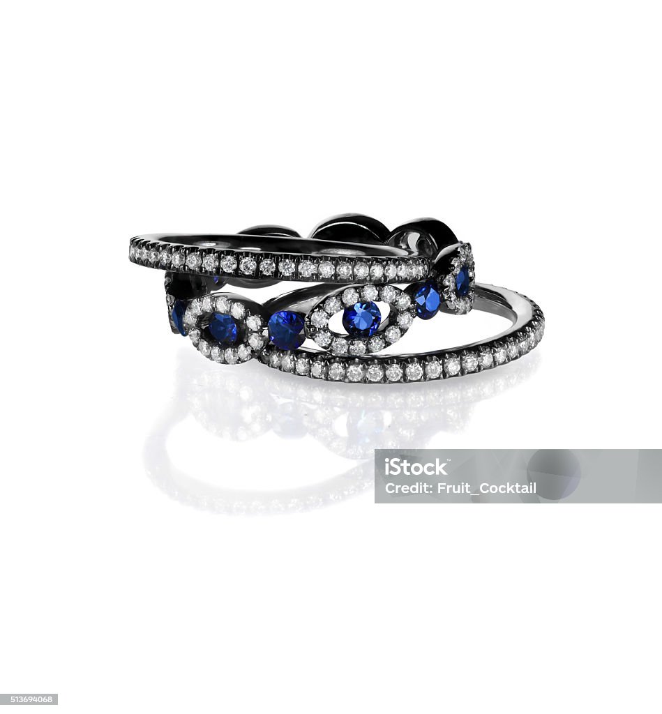 Dây Đeo Nhẫn Kim Cương Và Sapphire Với Kim Loại Đen Hình ảnh Sẵn ...