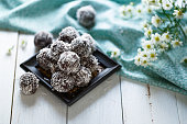 Cocoa and coconut energy balls