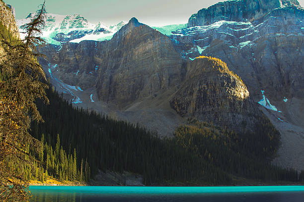 istock Sun starts to set at Lake Louise 513704001