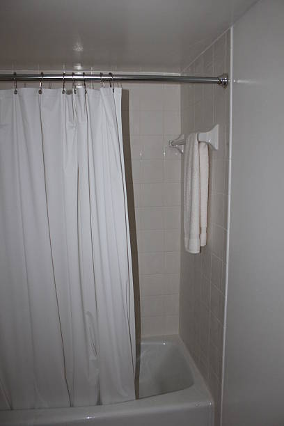 ванная комната с ванной - shower curtain стоковые фото и изображения