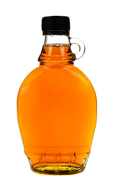 бутылка кленового сиропа - syrup стоковые фото и изображения