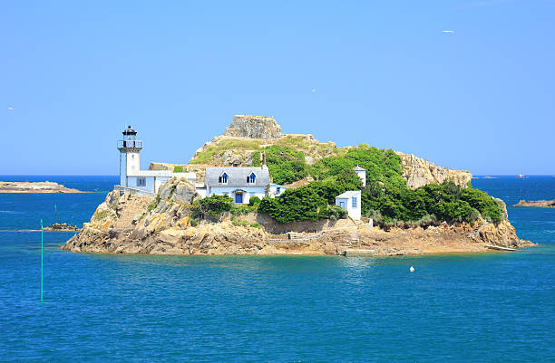 istock Lighthouse on the Ile Louet, France 513727113