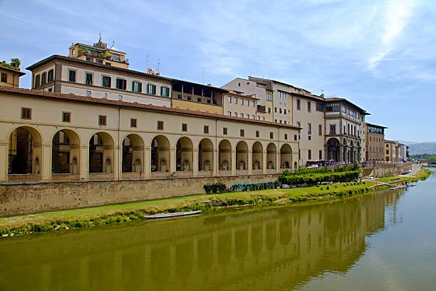 istock Florence river bank view 513728661