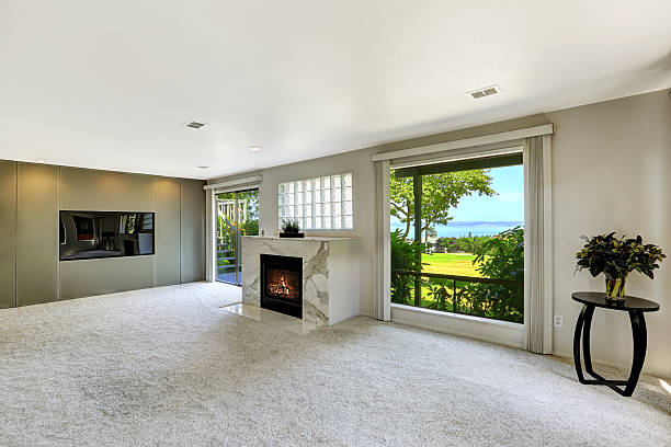istock Beautitful living room with fireplace and walkout deck 513729221