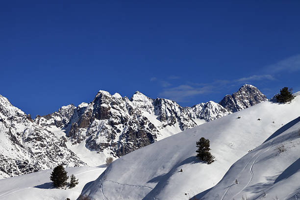 istock Off-piste slope with track from ski and snowboard 513741130