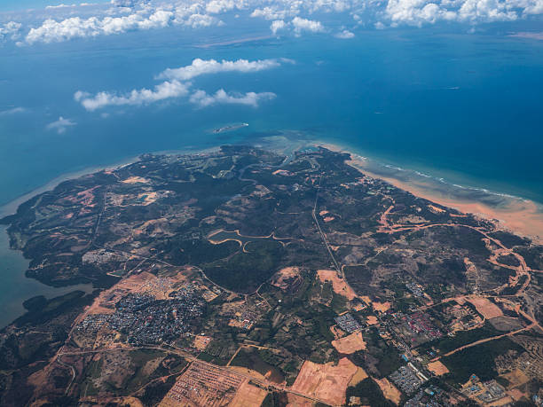 istock Tropical island in the Pacific ocean 513747722