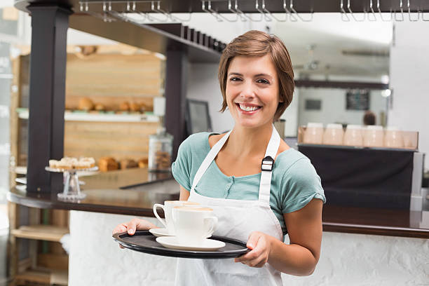 empregada de mesa com bandeja cappuccinos retenção - front view cup saucer white imagens e fotografias de stock
