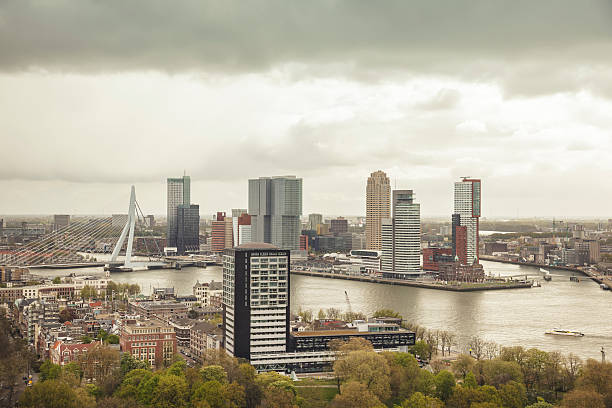 istock Financial district of Rotterdam (Netherlands) 513753585