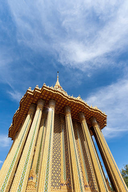 istock Golden Thai style line architecture 513755710