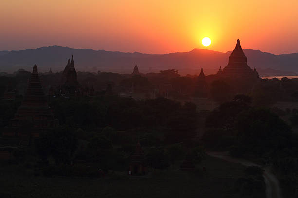 istock Sunset behind the pagoda 513758269