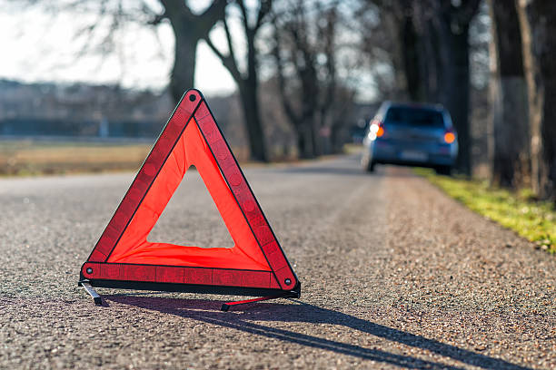 de panne - reflector danger warning triangle vehicle breakdown photos et images de collection