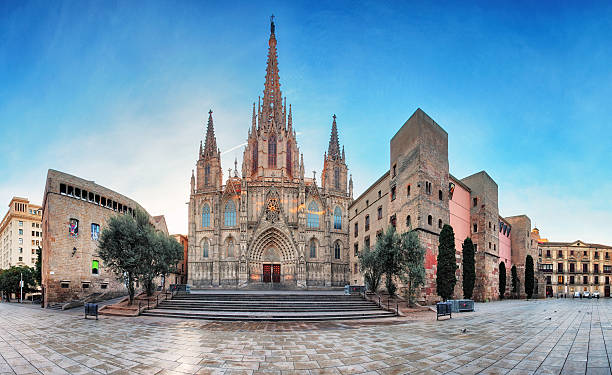 Panorama De Catedral De Barcelona España Barrio Gótico Foto de stock y más banco de imágenes de Barcelona - España - iStock Panorama De Catedral De Barcelona España Barrio Gótico Foto de stock y más banco de imágenes de Barcelona - España - iStock