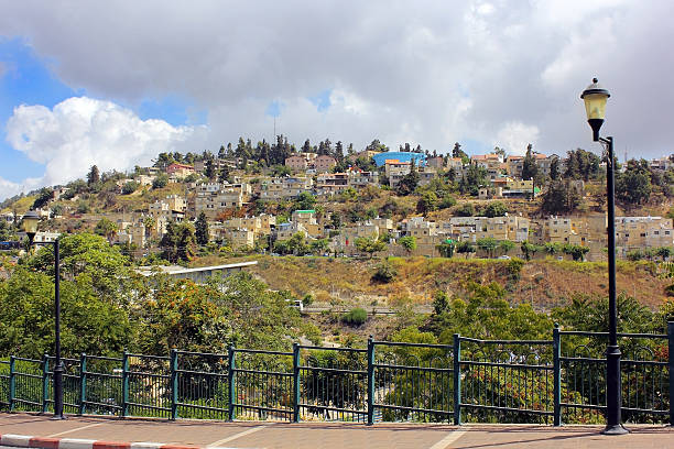 area residenziale sul monte cana, safed, israele - safed foto e immagini stock