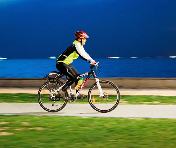 自転車ツアー - panning right ストックフォトと画像