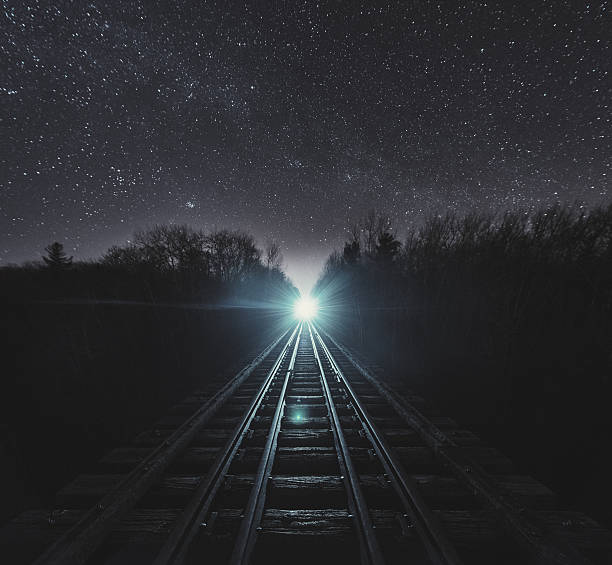 treno notturno - freight train foto e immagini stock